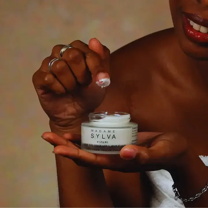 creme-visage-hydratante-peau-sensible-madame-sylva.webp