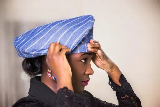 Beret lin en couleur jean bleu de chez Maison Momy