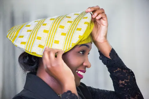 BERET en Pagne Tissé Jaune motifs imprimés de chez Maison Momy