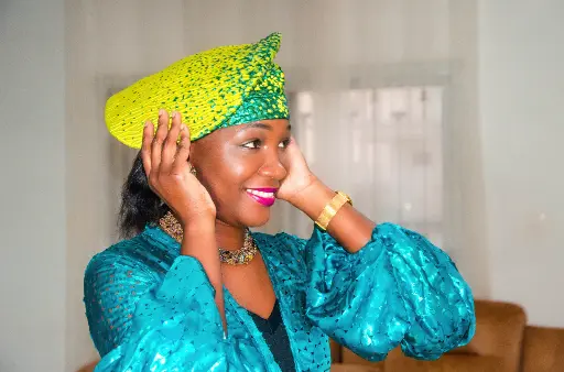 BERET  brocard jaune avec pointillés verts de chez Maison Momy 