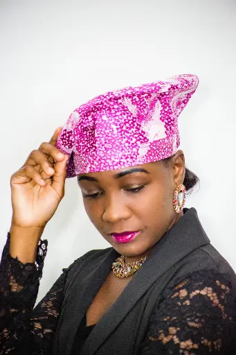 Béret en brocard rose fuchsia de chez Maison Momy